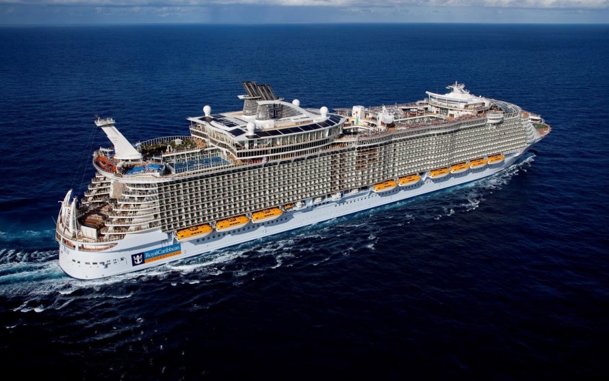 Круизный корабль "Allure of the Seas"