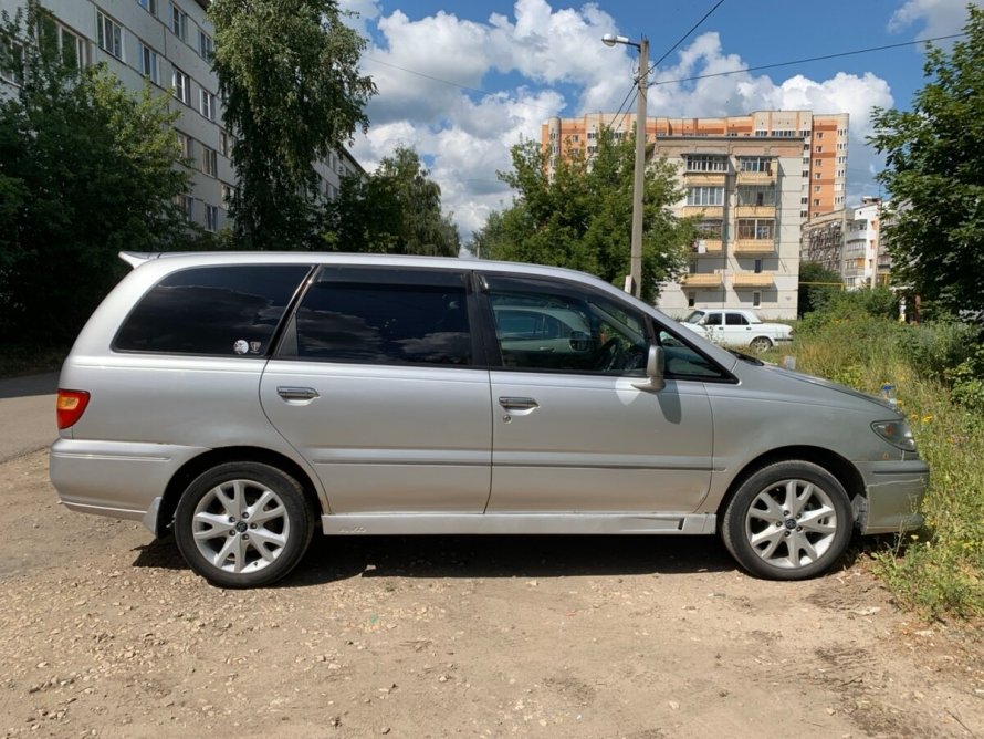 Nissan Presage 1998
