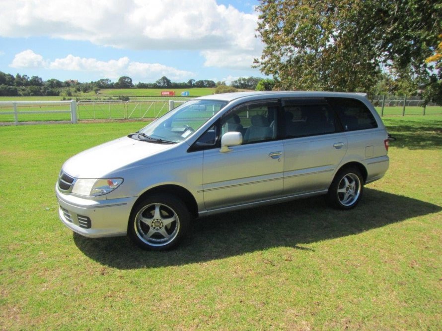 Nissan Bassara 2000