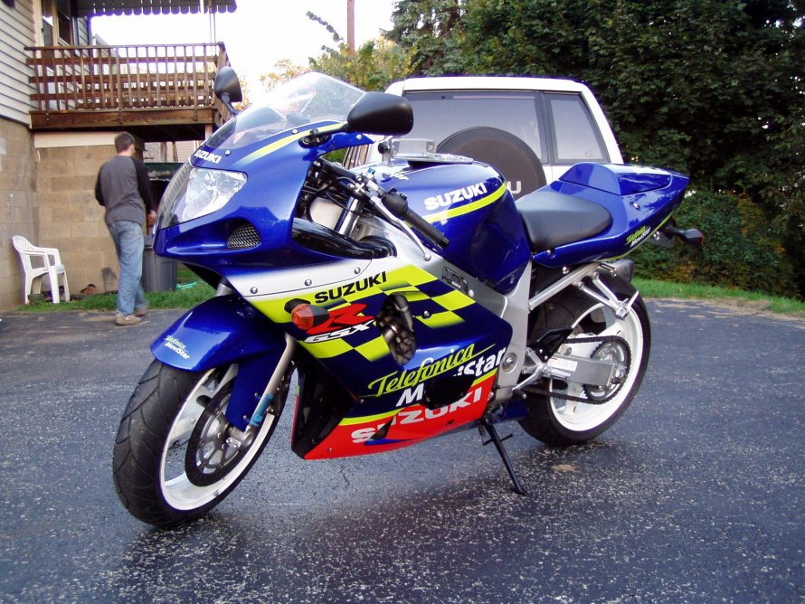 Сузуки GSXR 600