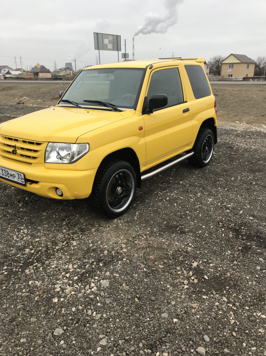 Mitsubishi Pajero Pinin Yellow