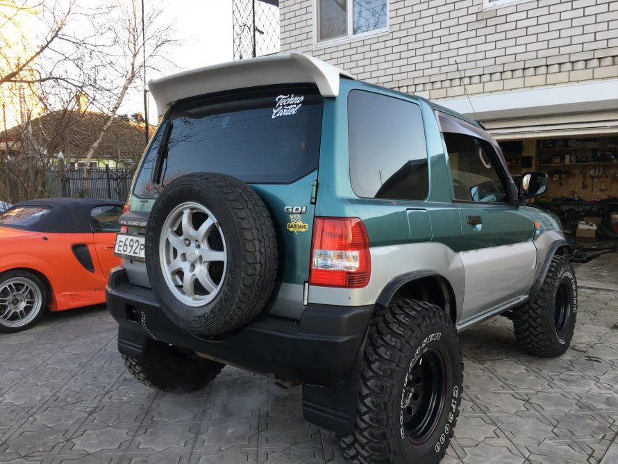Mitsubishi Pajero io бушвакеры