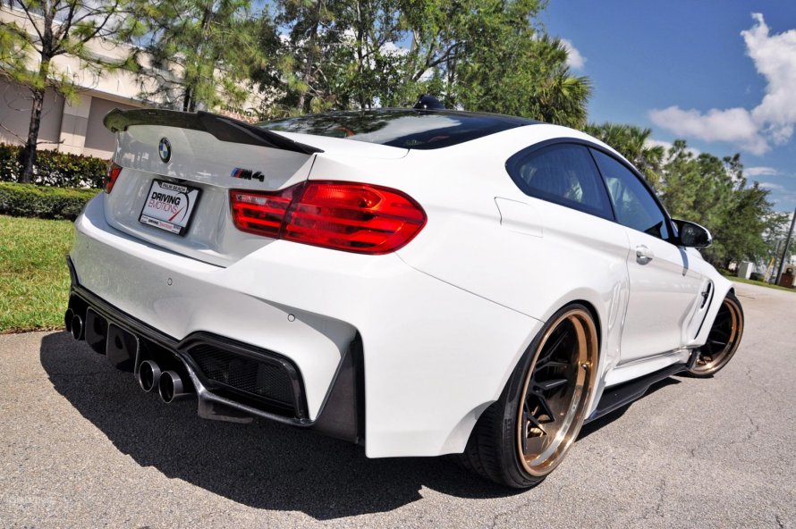 BMW m4 gtrs4