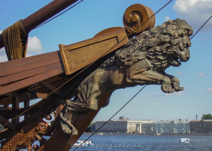 Гальюнная фигура корабля в Петербурге