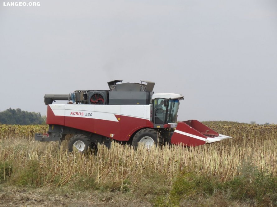Комбайн Ростсельмаш Акрос 530