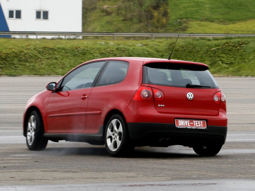 Volkswagen Golf GTI хэтчбек