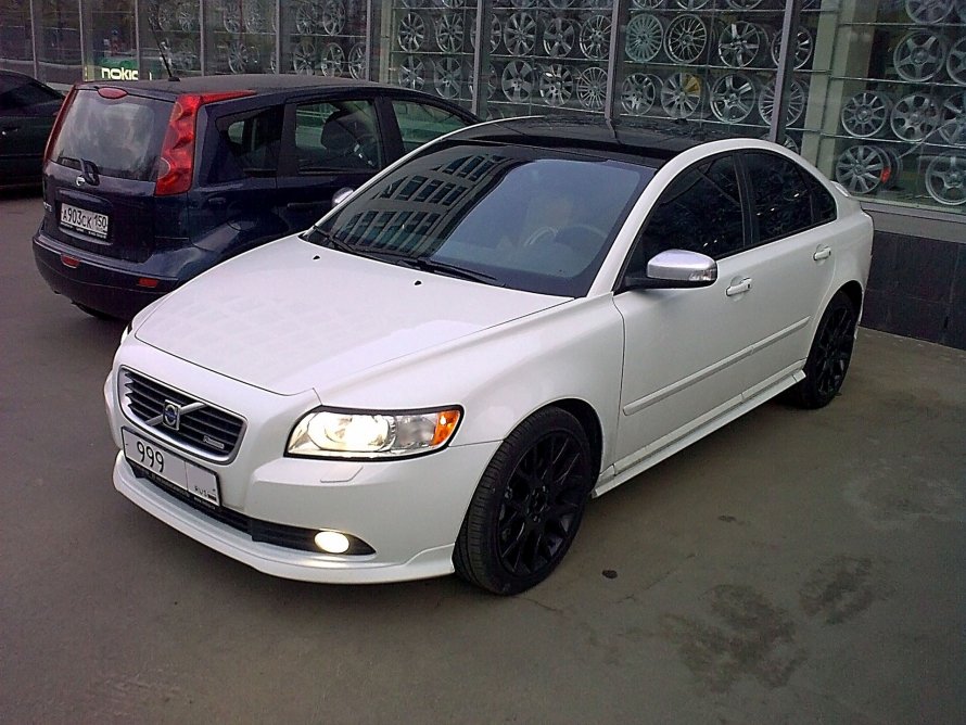 Volvo s40 White