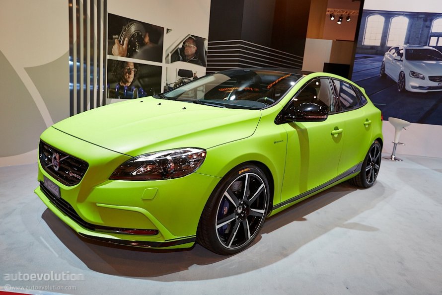 Зеленая Вольво v40