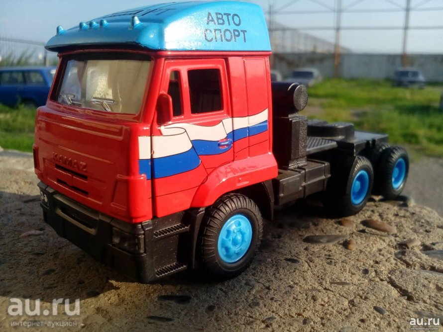 Старый КАМАЗ игрушка