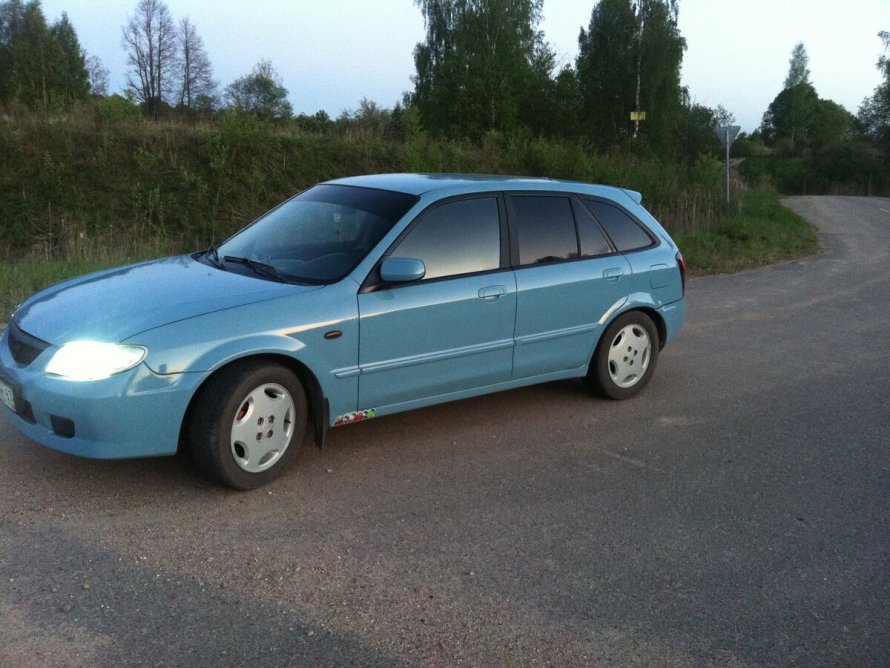 Mazda 323 хэтчбек 2000