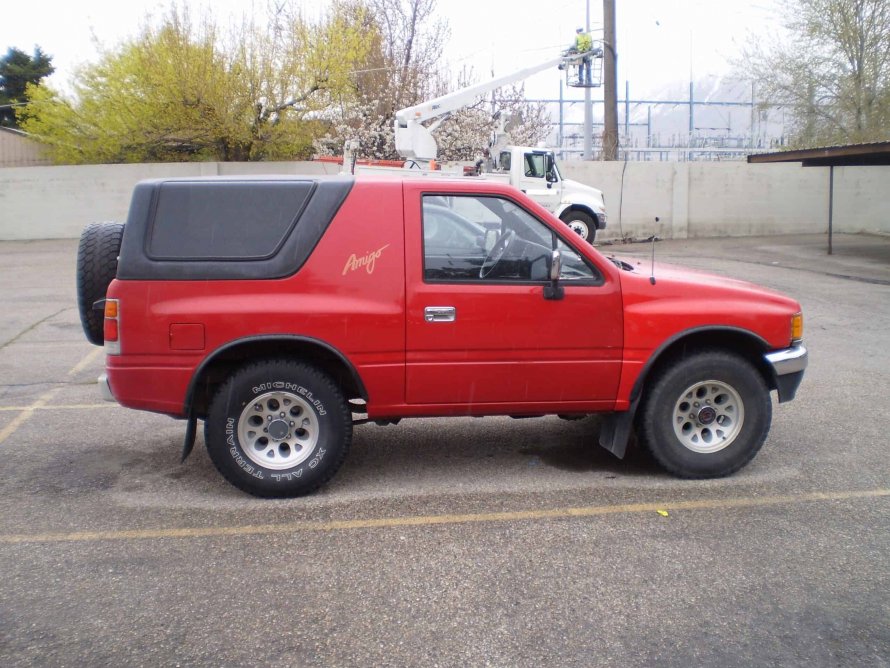 Isuzu джип трехдверный