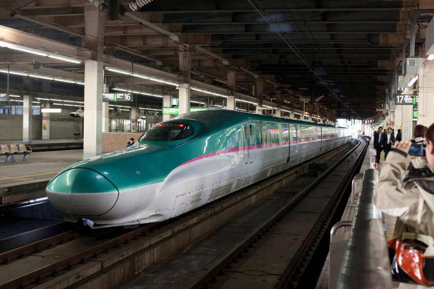 Высокоскоростной японский поезд Shinkansen