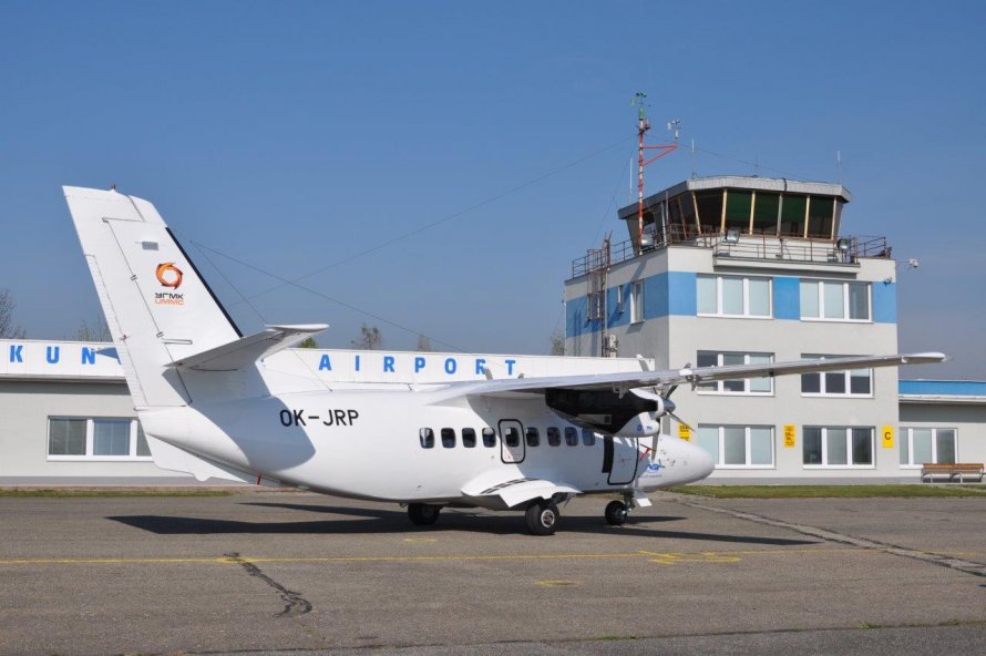 АН-28 L-410