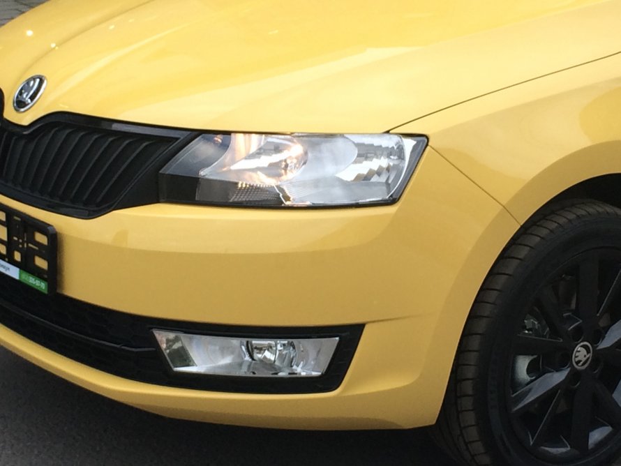 Skoda Rapid Yellow