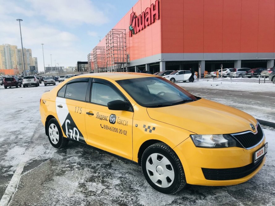Škoda Rapid 2020 жёлтая