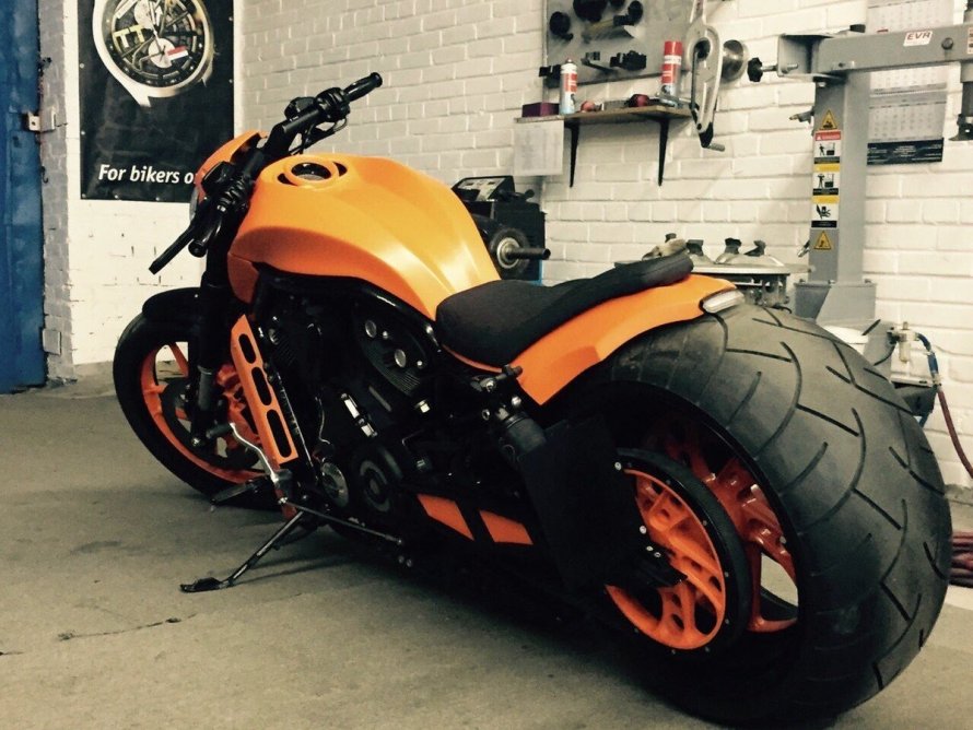 Харлей Дэвидсон v Rod Custom