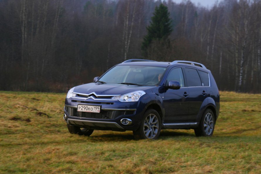 Peugeot 4007 и Mitsubishi Outlander