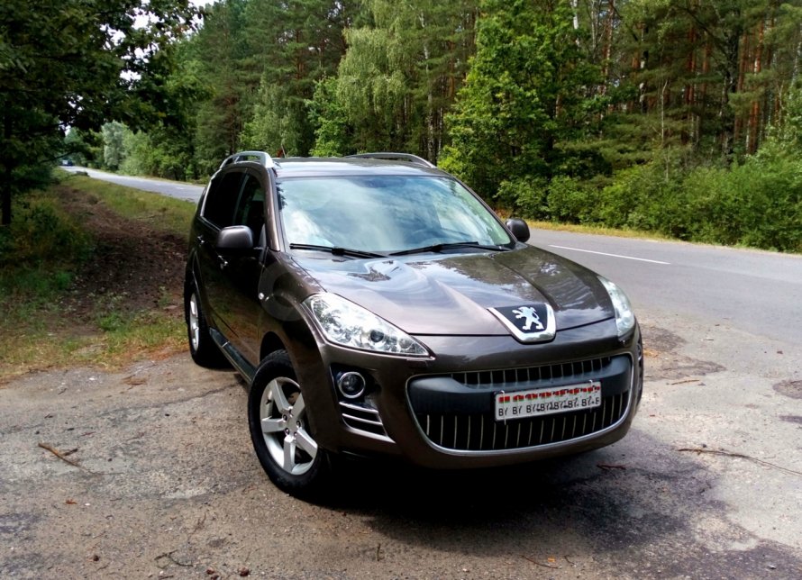 Машина Peugeot 4007