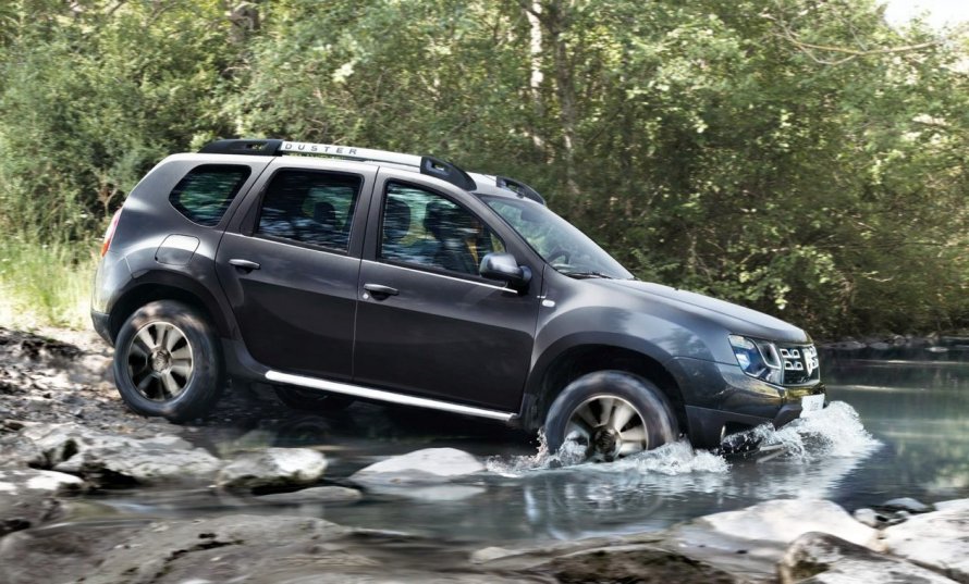 Renault Duster мокрый асфальт