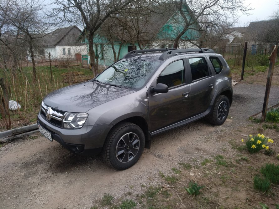 Renault Duster серый металлик