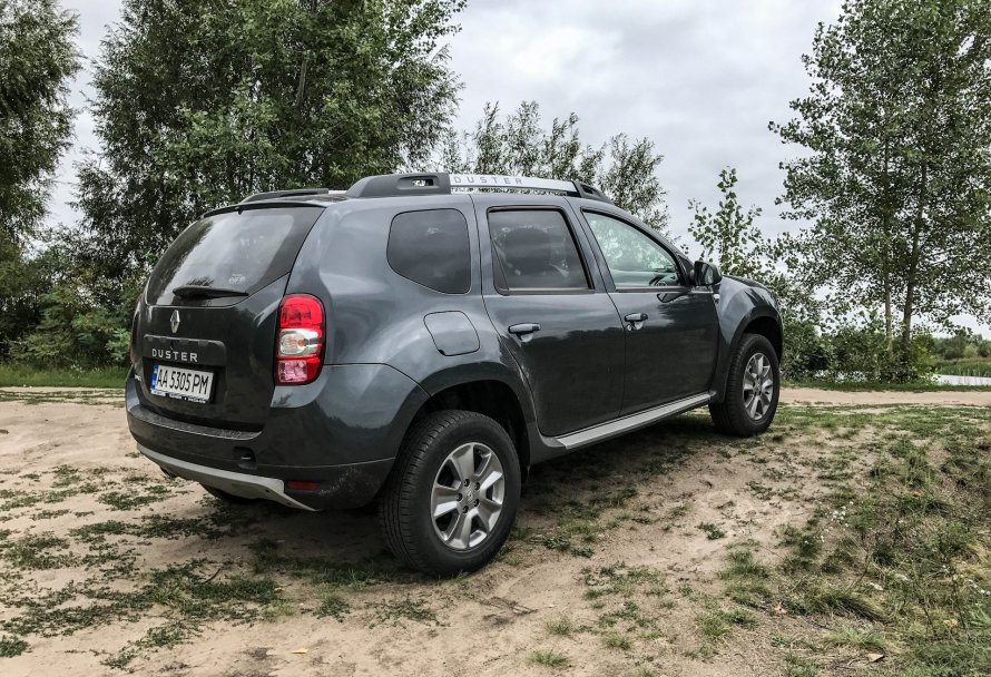 Renault Duster темно серый