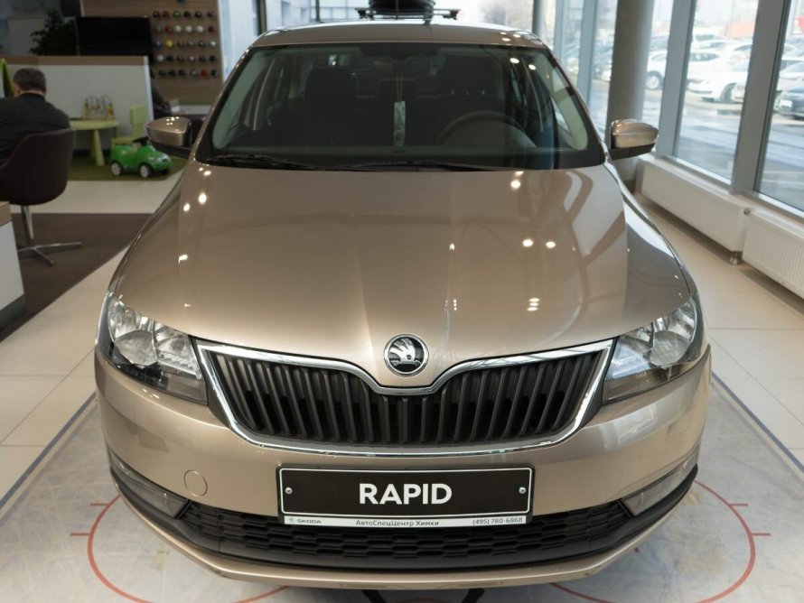 Skoda Рапид бежевый