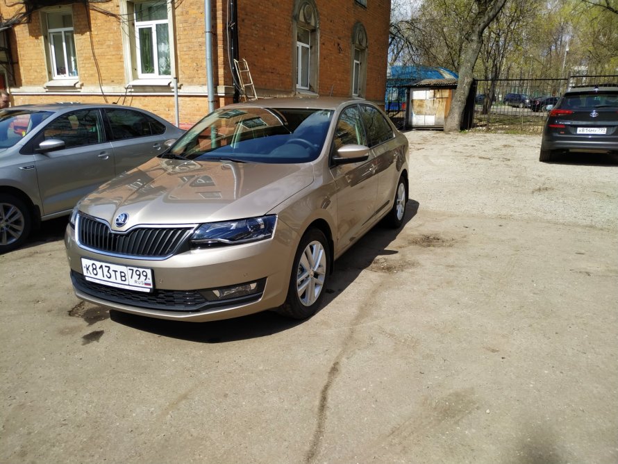 Skoda Rapid 2021 бежевый