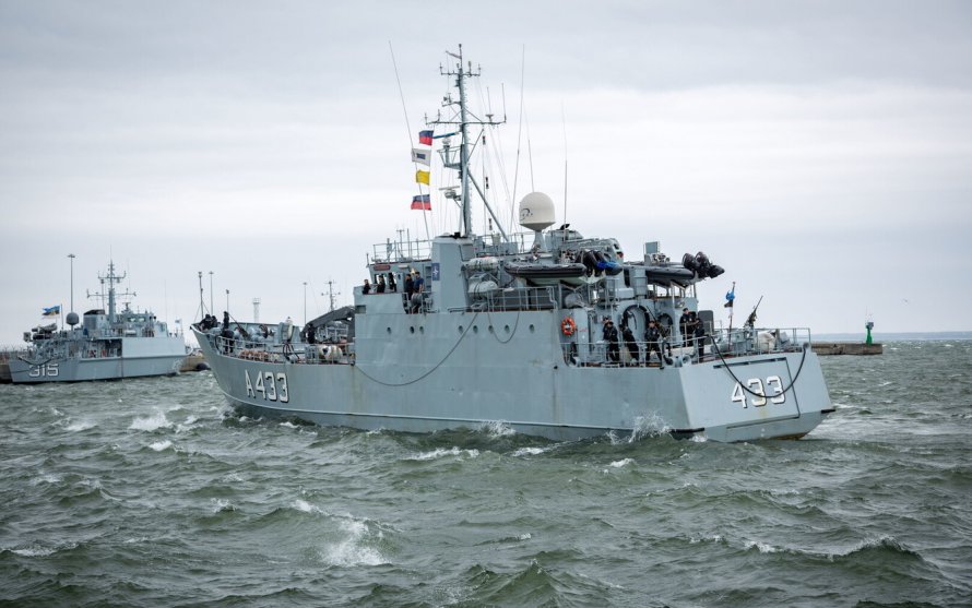 Британский эсминец Defender