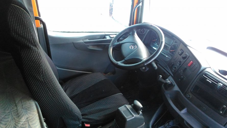 Mercedes Benz Axor 1840 салон
