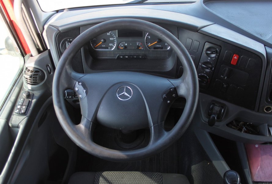 Mercedes Benz Axor 1840 салон