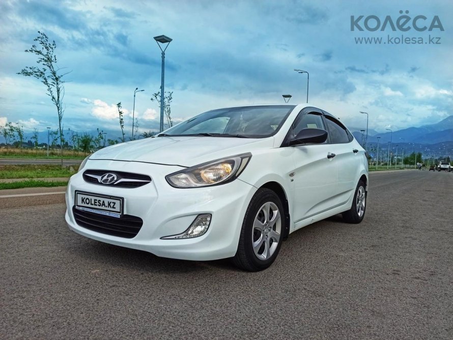 Hyundai Accent Blue 2015