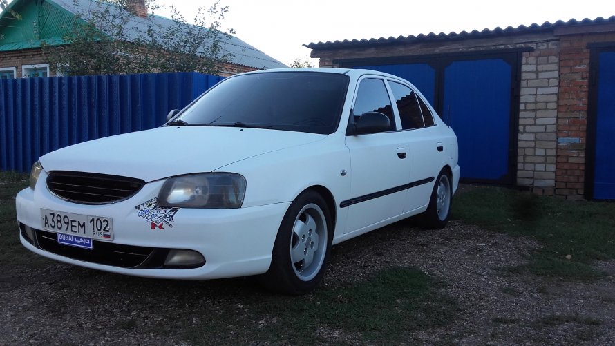 Hyundai Accent белый