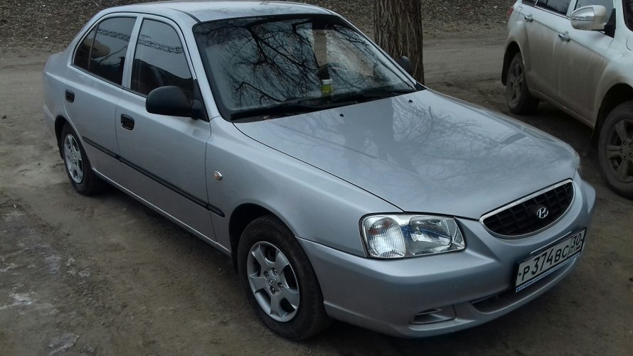 Белый Hyundai Accent седантрешлпрошрпшп