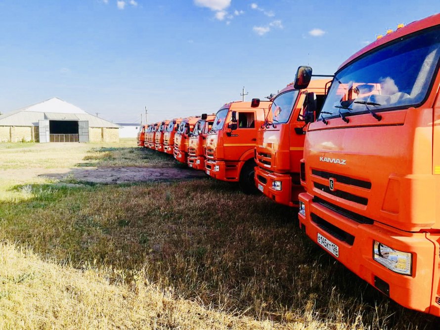КАМАЗ 45143 С прицепом в поле