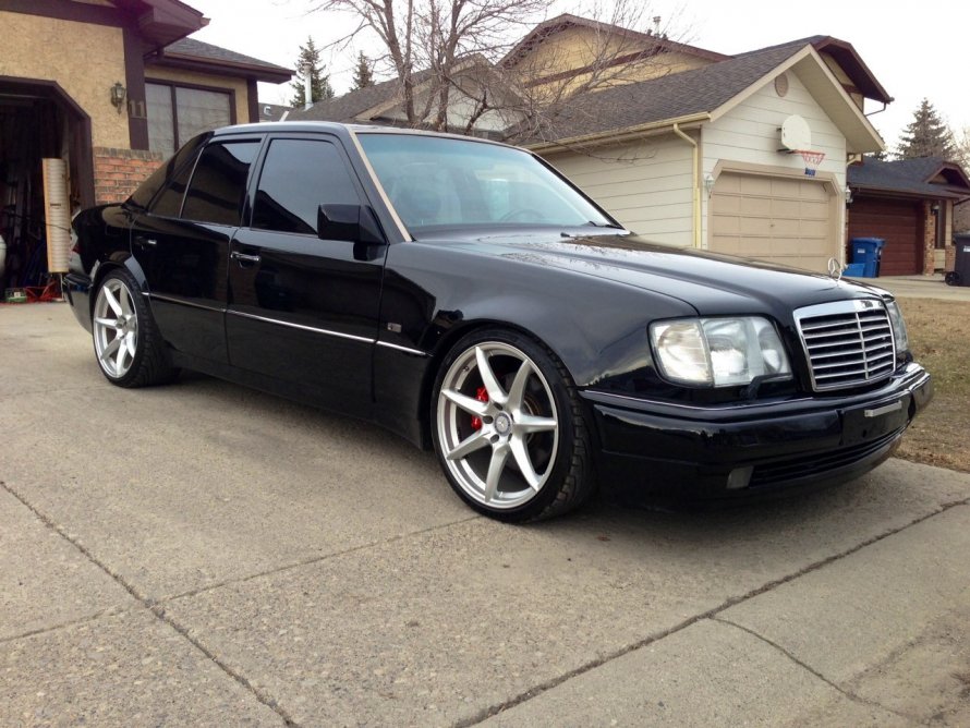 Мерседес w124 e500 черный