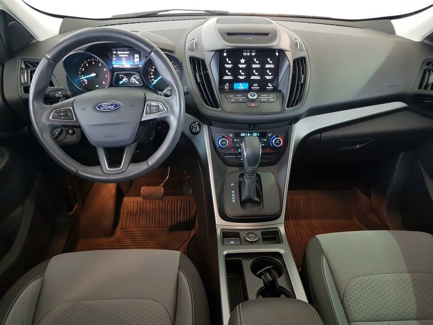 Ford Kuga II Рестайлинг интерьер