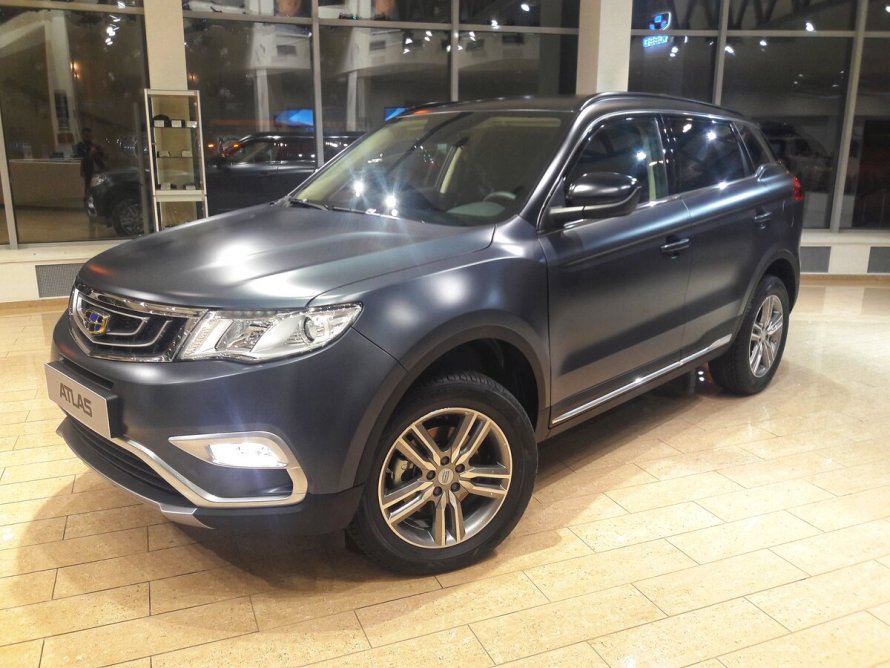 Geely Coolray серый