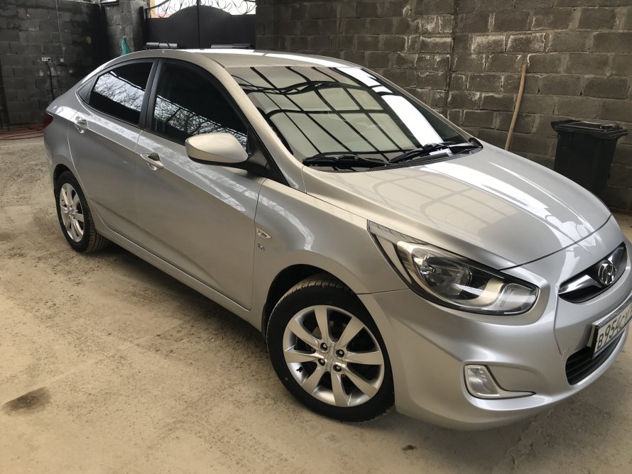 Hyundai Solaris 2012 серебристый