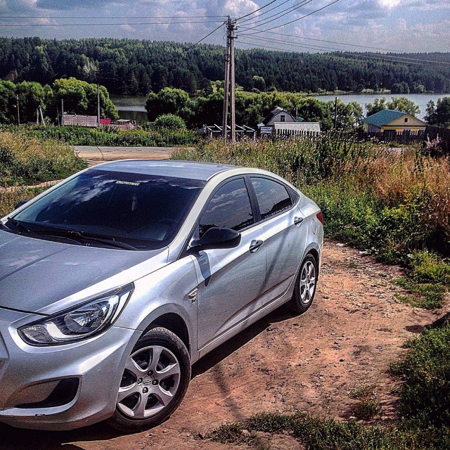 Hyundai Solaris серебристый