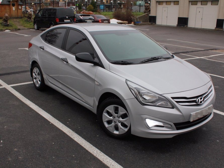 Hyundai Solaris 2015 серебристый