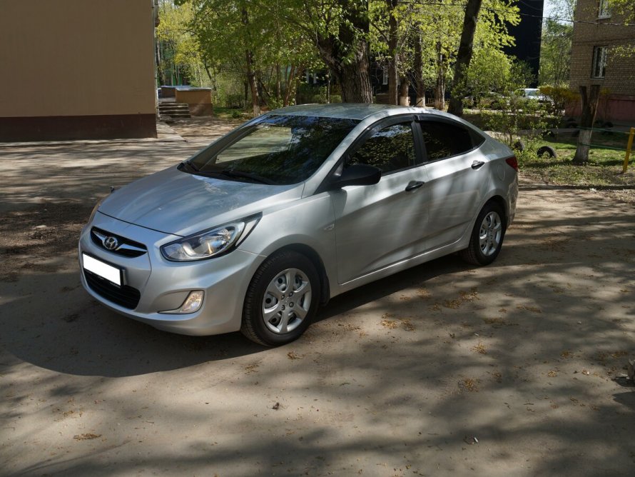 Hyundai Solaris 2012 серебристый