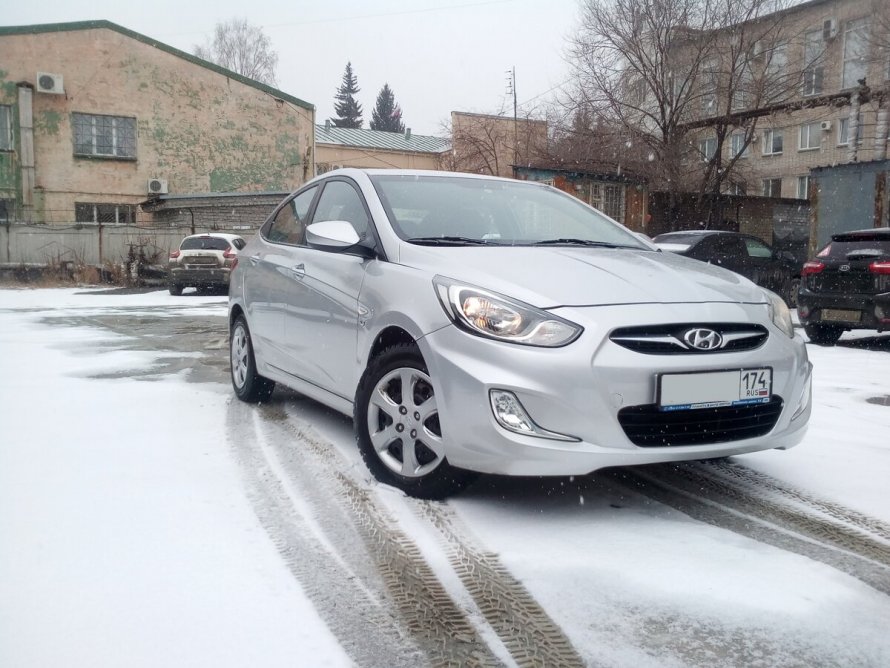 Hyundai Solaris 2014 серебристый
