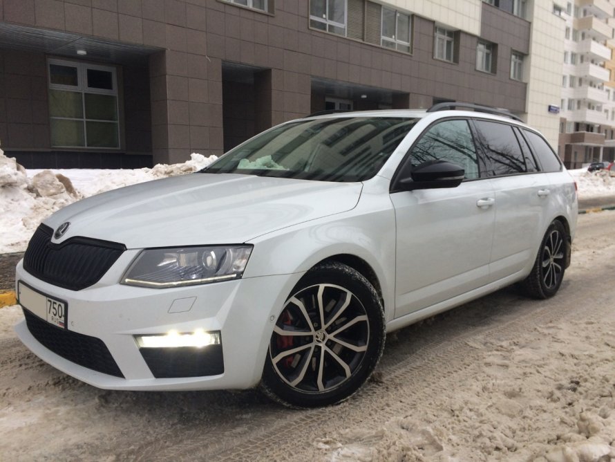 Skoda Octavia r17 белая