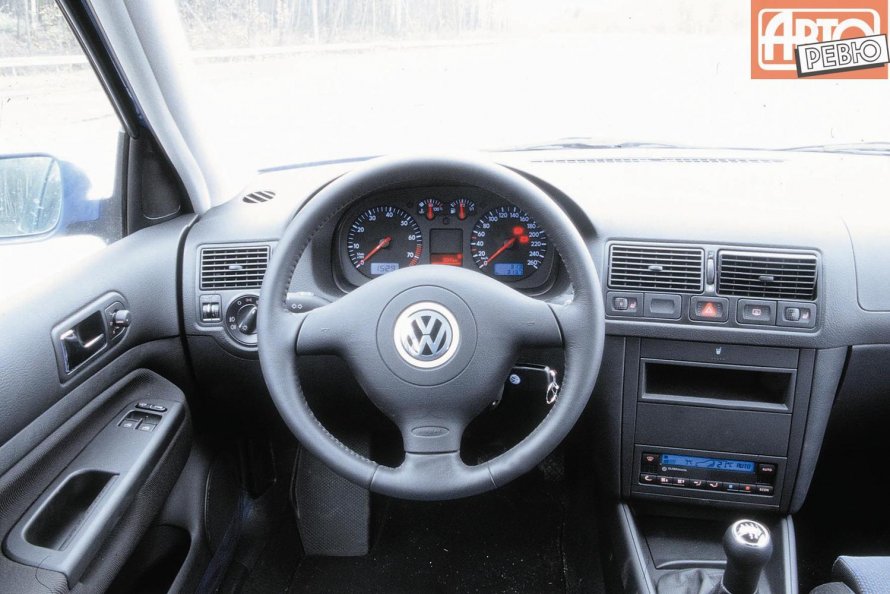 Volkswagen Golf 2000 салон