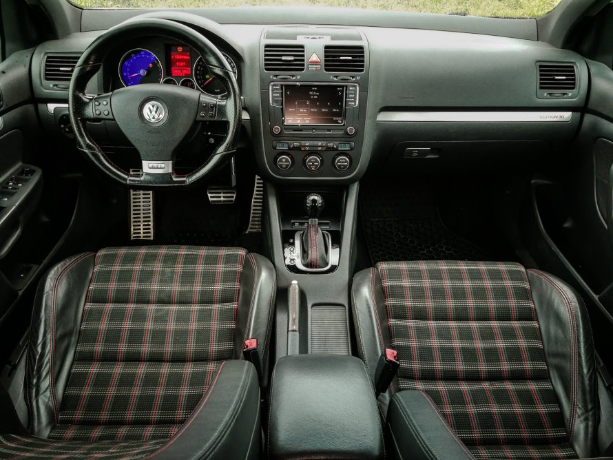 Volkswagen Golf 5 GTI салон