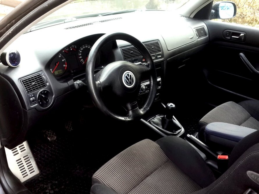 Golf 4 чёрный салон