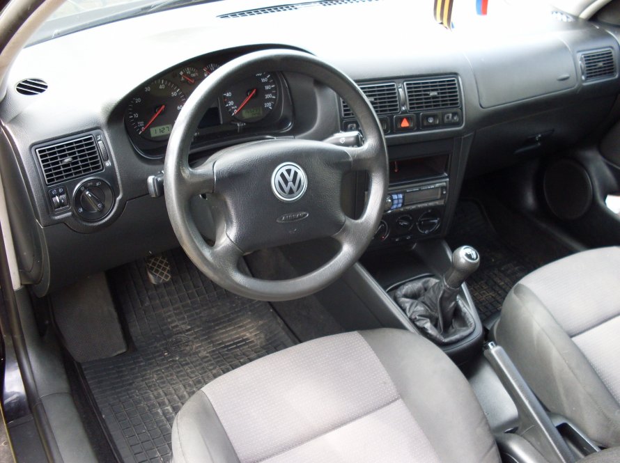VW Golf 2002 салон