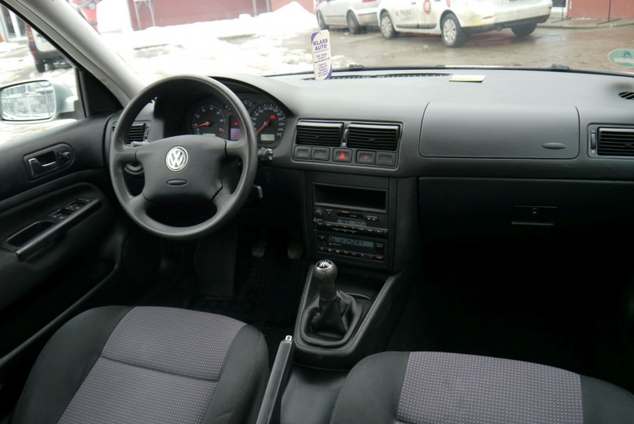 Volkswagen Golf 4 салон