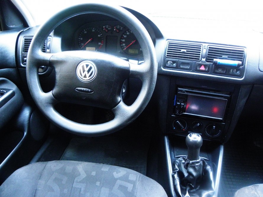 Volkswagen Golf IV 1999 интерьер