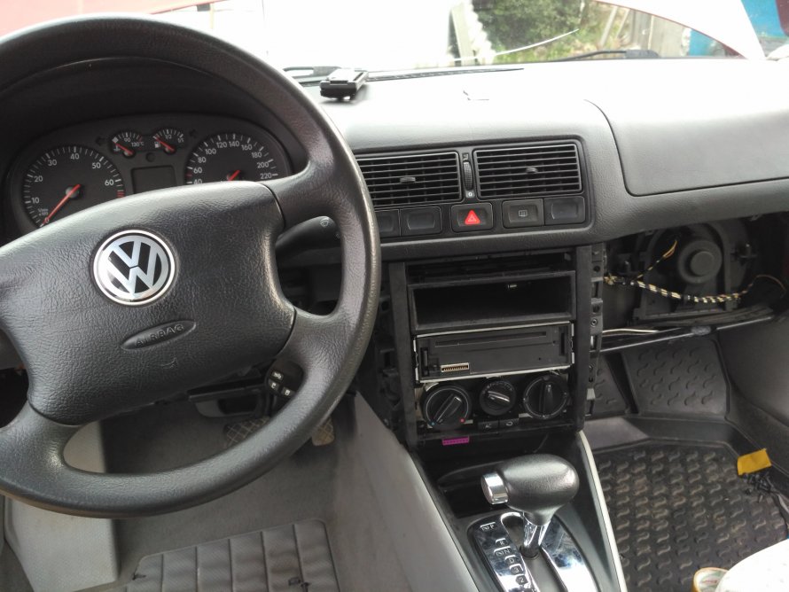 Volkswagen Golf 4 салон
